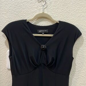 Jones of New York Black Midi-Length Cap Sleeve Dress Includes the Decorative Pin